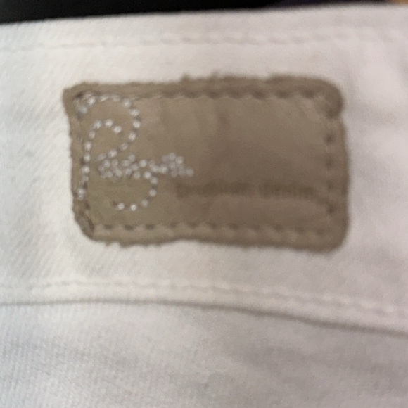 Paige White Roxie Capri Jean - Picture 5 of 11